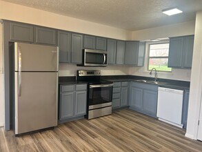 107 W Maple St in Nixa, MO - Building Photo - Building Photo