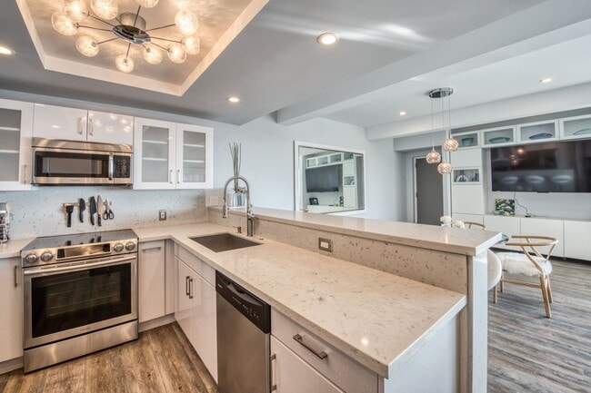 3121 Coast Hwy in Newport Beach, CA - Building Photo - Building Photo