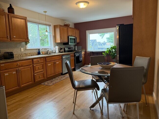 159 Walnut St in Somerville, MA - Building Photo - Building Photo