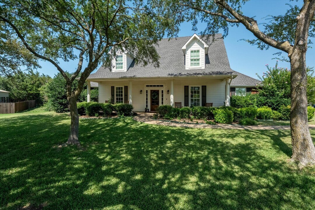 4020 Zachs Ct in Midlothian, TX - Building Photo