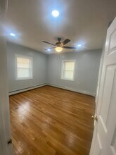 647 Walk Hill St, Unit 647 in Boston, MA - Foto de edificio - Building Photo