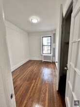 W 178 St, Unit 41 in New York, NY - Foto de edificio - Building Photo