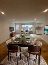 17422 Keelson Ln in Huntington Beach, CA - Foto de edificio - Building Photo