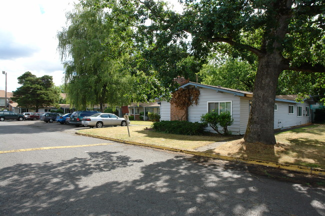 Tiffany Apartments in Salem, OR - Foto de edificio - Building Photo
