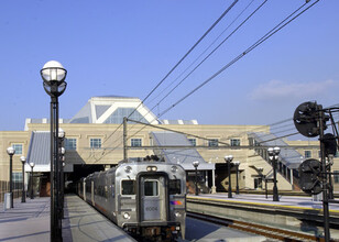 111 Park Plaza Dr in Secaucus, NJ - Foto de edificio - Building Photo