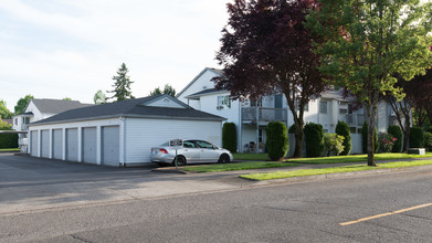 Regency Court in Vancouver, WA - Building Photo - Building Photo