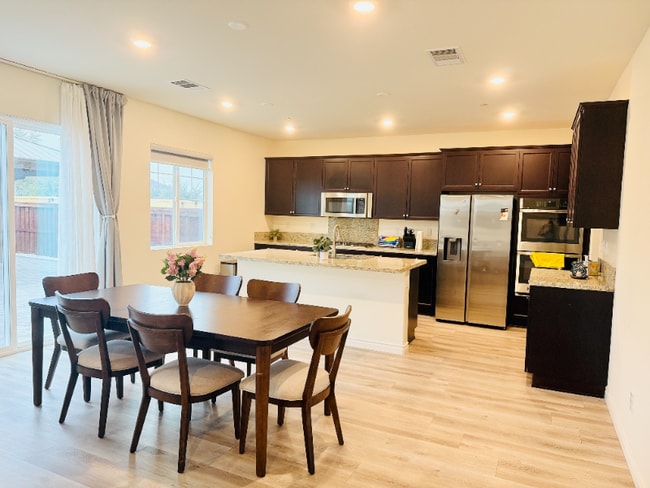 29273 Humboldt Ct in Menifee, CA - Foto de edificio - Building Photo