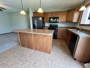6301 S Santa Rosa Cir in Sioux Falls, SD - Building Photo - Building Photo