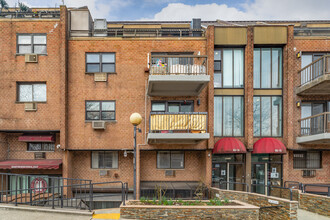 5514 Main St in Flushing, NY - Building Photo - Building Photo