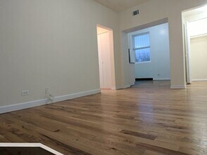 2349 N Drake Ave in Chicago, IL - Building Photo - Building Photo