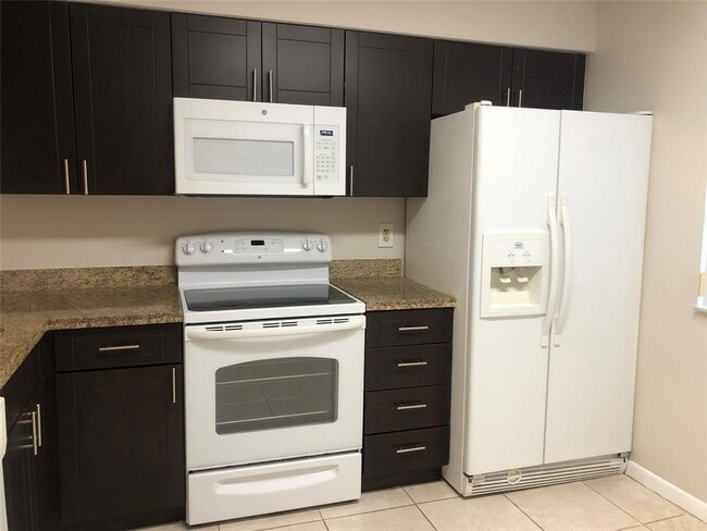 729 NW 92nd Ave, Unit 729 in Plantation, FL - Foto de edificio - Building Photo