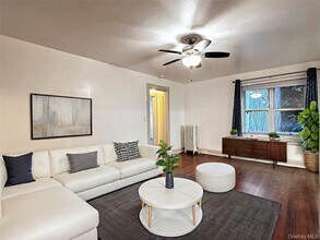 153 Fifth Ave in Pelham, NY - Building Photo - Building Photo