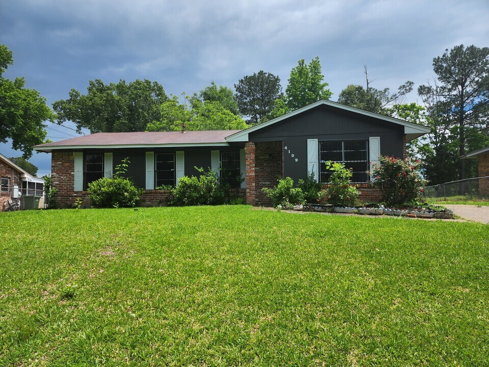 4109 Gateway Dr in Montgomery, AL - Building Photo