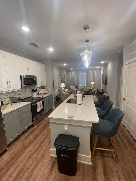 5840 McCrimmon Pky in Morrisville, NC - Foto de edificio