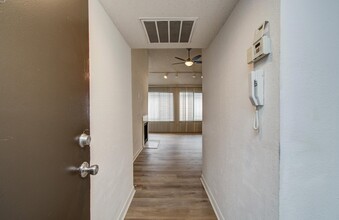 12400 Overbrook Ln, Unit 36D in Houston, TX - Building Photo - Building Photo