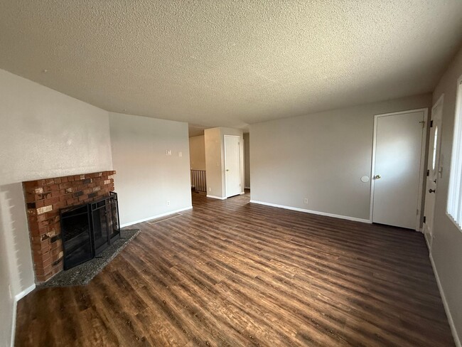 property at 2320-2320 E Dalke Ave