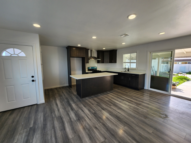 211 N Brookhurst St in Anaheim, CA - Building Photo - Building Photo
