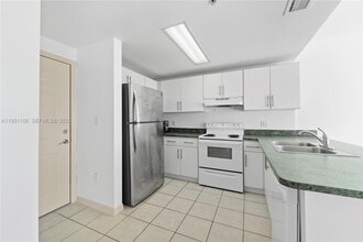 3410 Coral Way, Unit 706 in Miami, FL - Building Photo - Building Photo