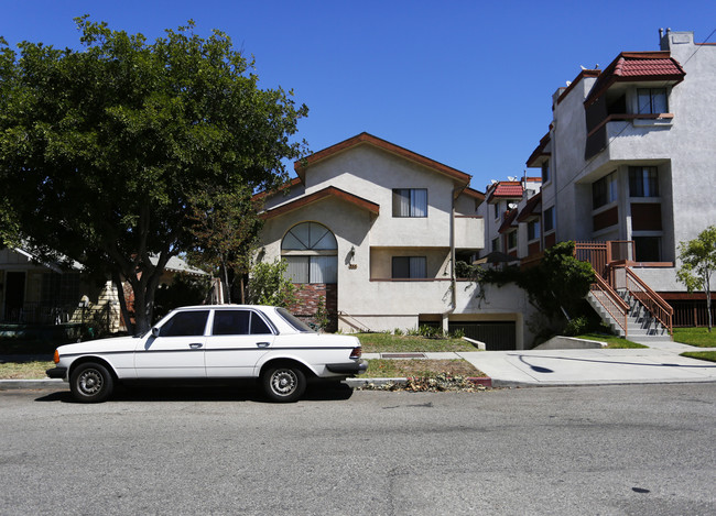 355 W Acacia Ave in Glendale, CA - Building Photo - Building Photo