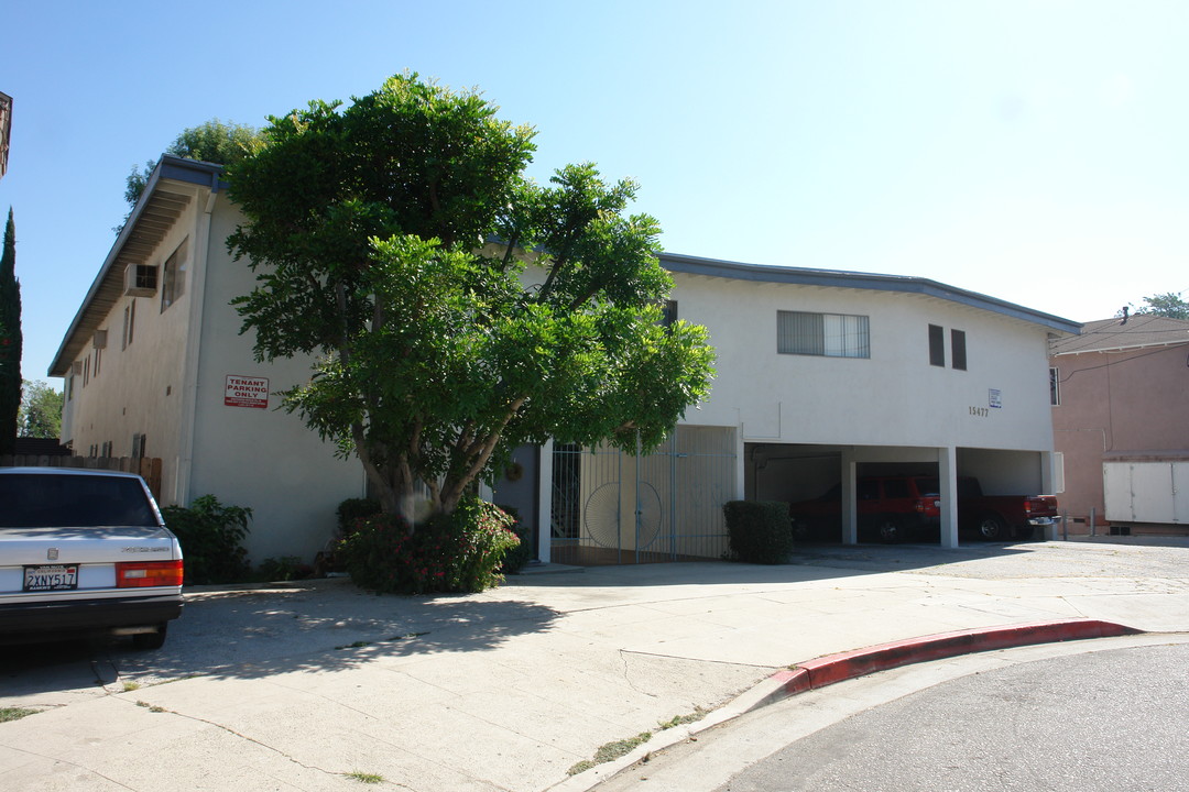 15477 Moorpark St in Sherman Oaks, CA - Building Photo