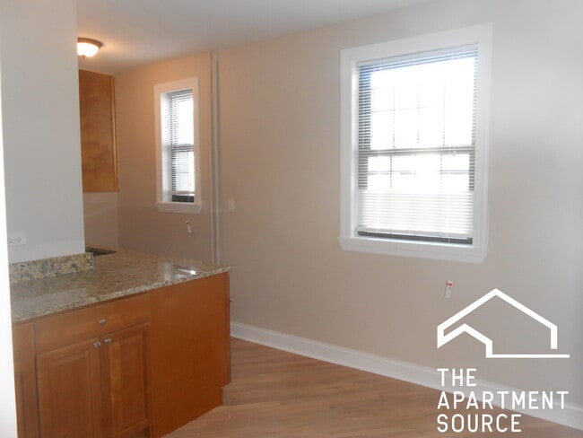 894 Green Bay Rd in Winnetka, IL - Building Photo - Building Photo