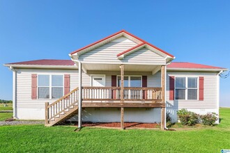 1079 Holt Cir in Hayden, AL - Foto de edificio - Building Photo