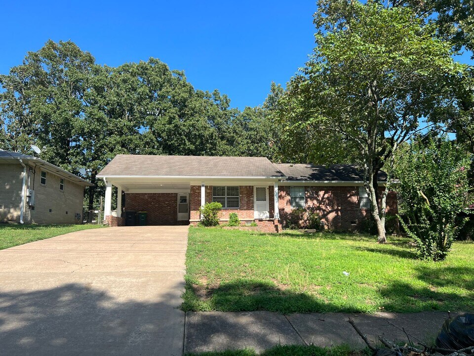 304 S Claremont Ave in Sherwood, AR - Building Photo