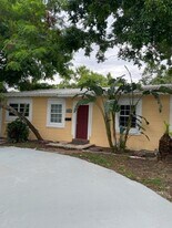 2435 Grant St in Hollywood, FL - Building Photo
