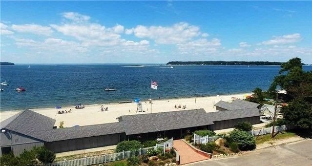 14 Bay Dr E in Huntington, NY - Building Photo - Building Photo