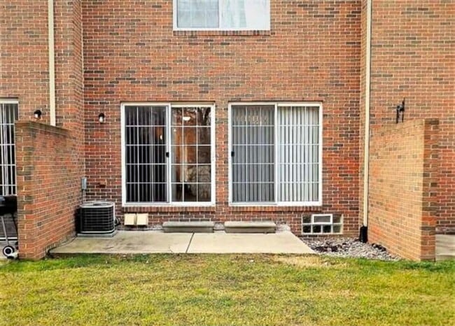 9026 Newport Way in Livonia, MI - Building Photo - Building Photo