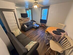 262 Dunseith St in Pittsburgh, PA - Building Photo - Building Photo