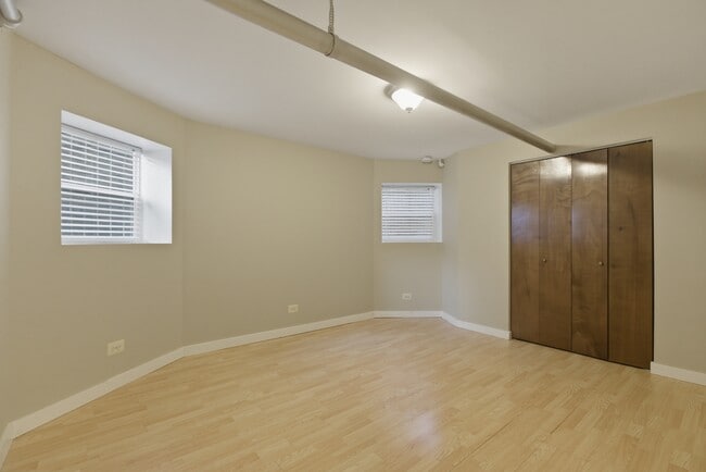 property at 6645 N Greenview Ave