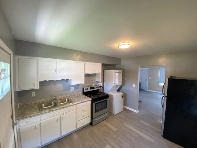 220 S Smithville Rd in Dayton, OH - Building Photo - Building Photo