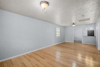 1011 E 39th St in Houston, TX - Building Photo - Building Photo