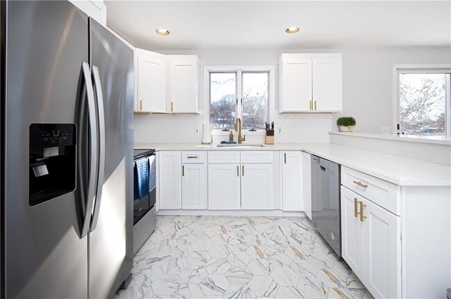 262 Wood Hill Rd in Narragansett, RI - Building Photo - Building Photo