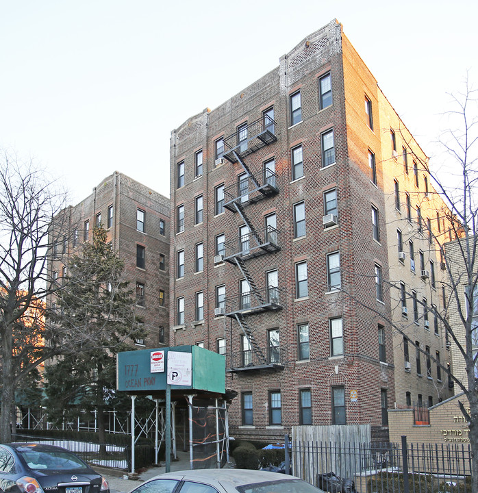 1777 Ocean Pky in Brooklyn, NY - Foto de edificio