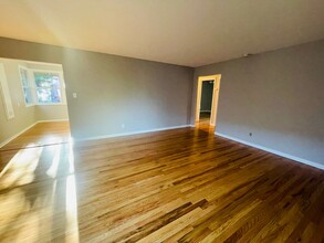 2452 Ione St in Sacramento, CA - Building Photo - Building Photo