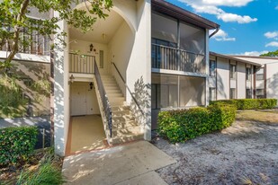 1575 SW Silver Pine Way in Palm City, FL - Building Photo