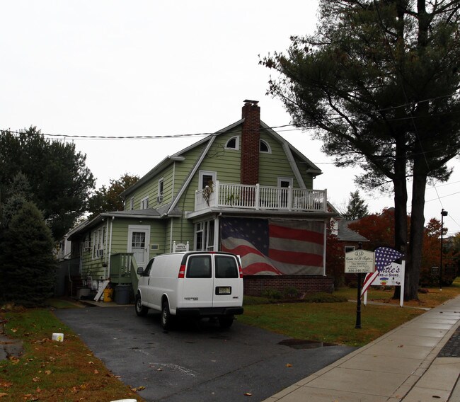 213 Clements Bridge Rd in Barrington, NJ - Foto de edificio - Building Photo