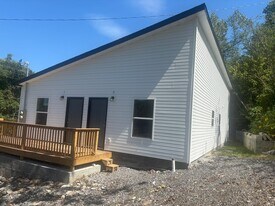 114 Bluff Rd in South Carthage, TN - Building Photo