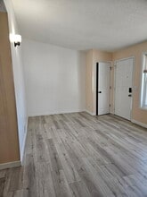 8184 Washington St in Thornton, CO - Foto de edificio - Building Photo