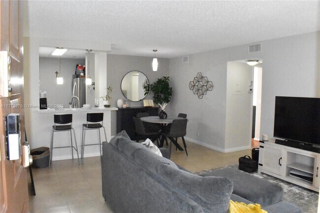 3586 N University Dr in Coral Springs, FL - Building Photo - Building Photo