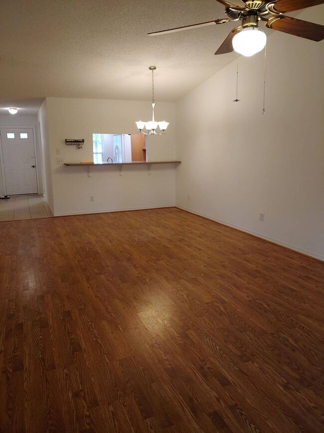 2211 Eisenhower Dr in Dunedin, FL - Building Photo - Building Photo