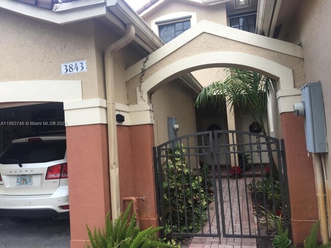3843 Pond Apple Dr in Weston, FL - Building Photo - Building Photo