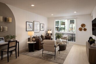 1001 N Shoreline Blvd in Mountain View, CA - Building Photo - Building Photo