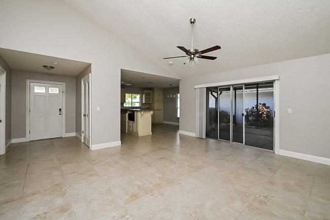 5944 Birchwood Dr in Tampa, FL - Foto de edificio - Building Photo