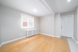 27 W 16th St in Bayonne, NJ - Foto de edificio - Building Photo