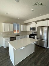 2913 Fenya St in Springfield, OR - Building Photo - Building Photo