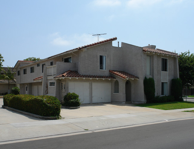 4722 Pearce St in Huntington Beach, CA - Foto de edificio - Building Photo