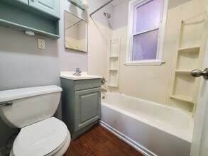 559 Avenue A, Unit 2F in Bayonne, NJ - Foto de edificio - Building Photo
